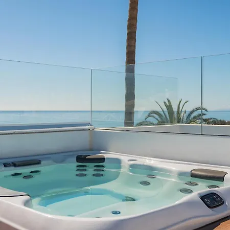 Vacation Marbella I Imare Waterfront, Beachfront Villa, Rooftop Jacuzzi, Indoor Вилла *