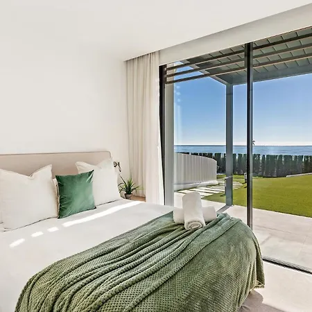 Вилла Vacation Marbella I Imare Waterfront, Beachfront Villa, Rooftop Jacuzzi, Indoor Эстепона