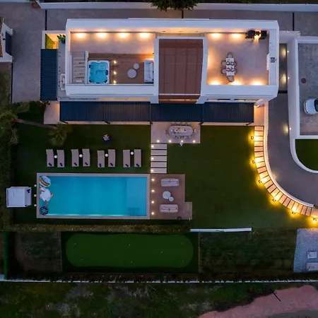 Vacation Marbella I Imare Waterfront, Beachfront Villa, Rooftop Jacuzzi, Indoor Вилла *