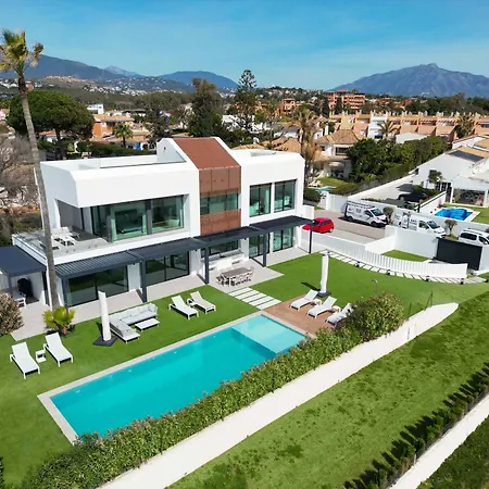 Vacation Marbella I Imare Waterfront, Beachfront Villa, Rooftop Jacuzzi, Indoor * Эстепона