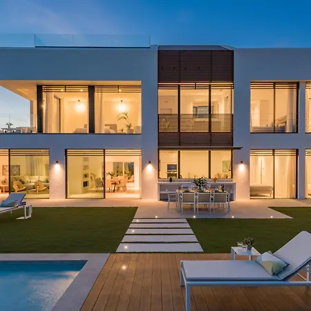 Vacation Marbella I Imare Waterfront, Beachfront Villa, Rooftop Jacuzzi, Indoor Вилла